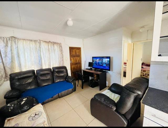 2 BEDROOM HOUSE FOR SALE IN WINDMILL PARK